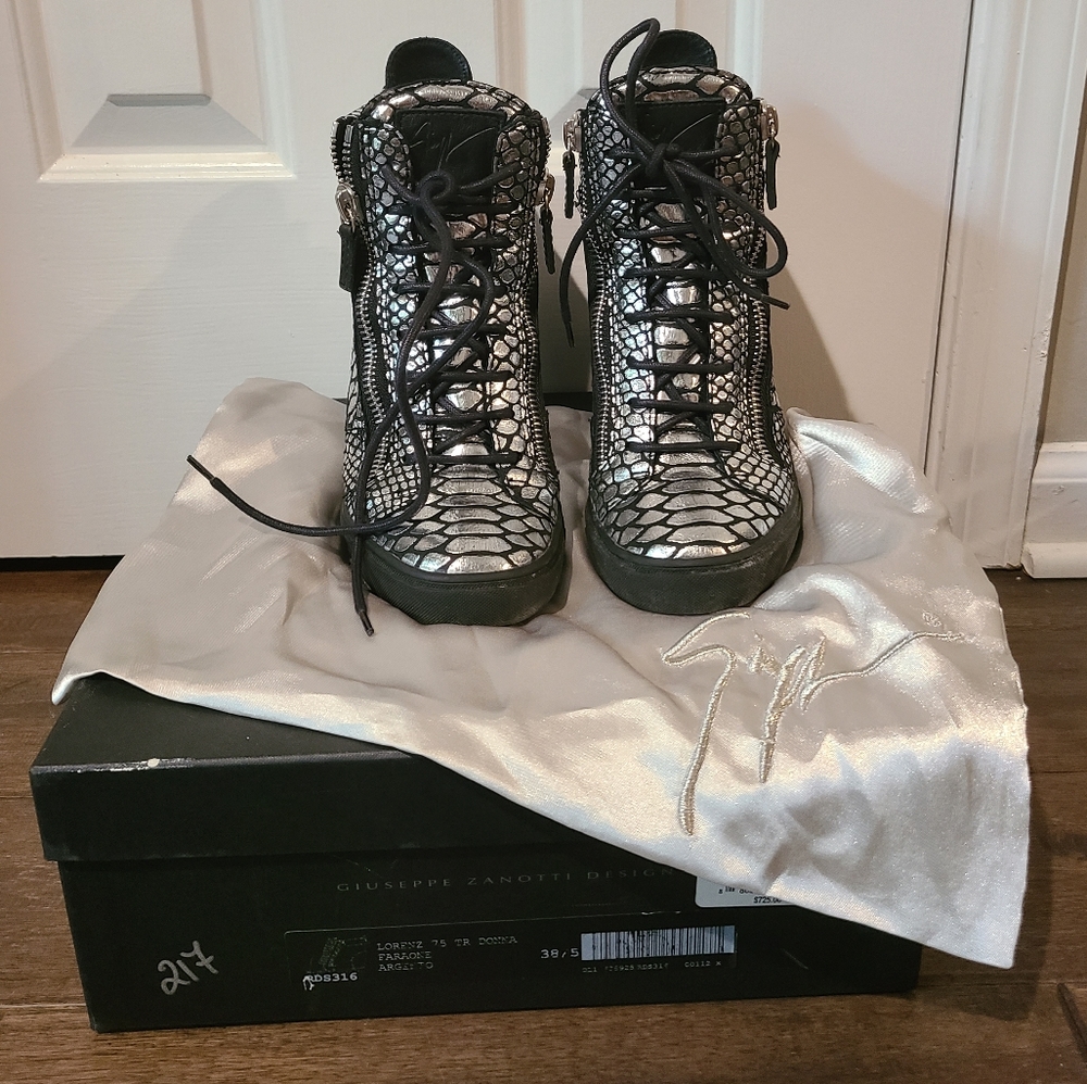 Giuseppe Zanotti Size 38.5 Black with Silver Snake Print